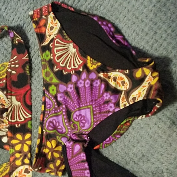 Victorias Secret halter top bikini with 2 bottoms - Picture 5 of 6